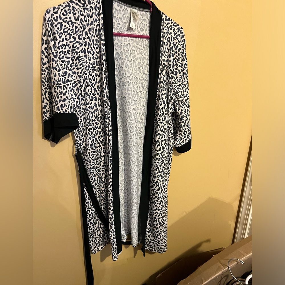 Jessica Simpson medium animal print‎ robe